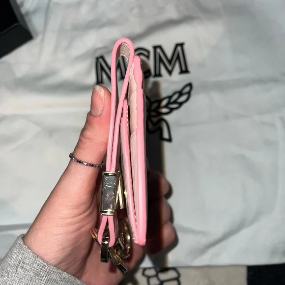 MCM light pink and grey Patricia wallet + Key fob - Picture 11 of 16